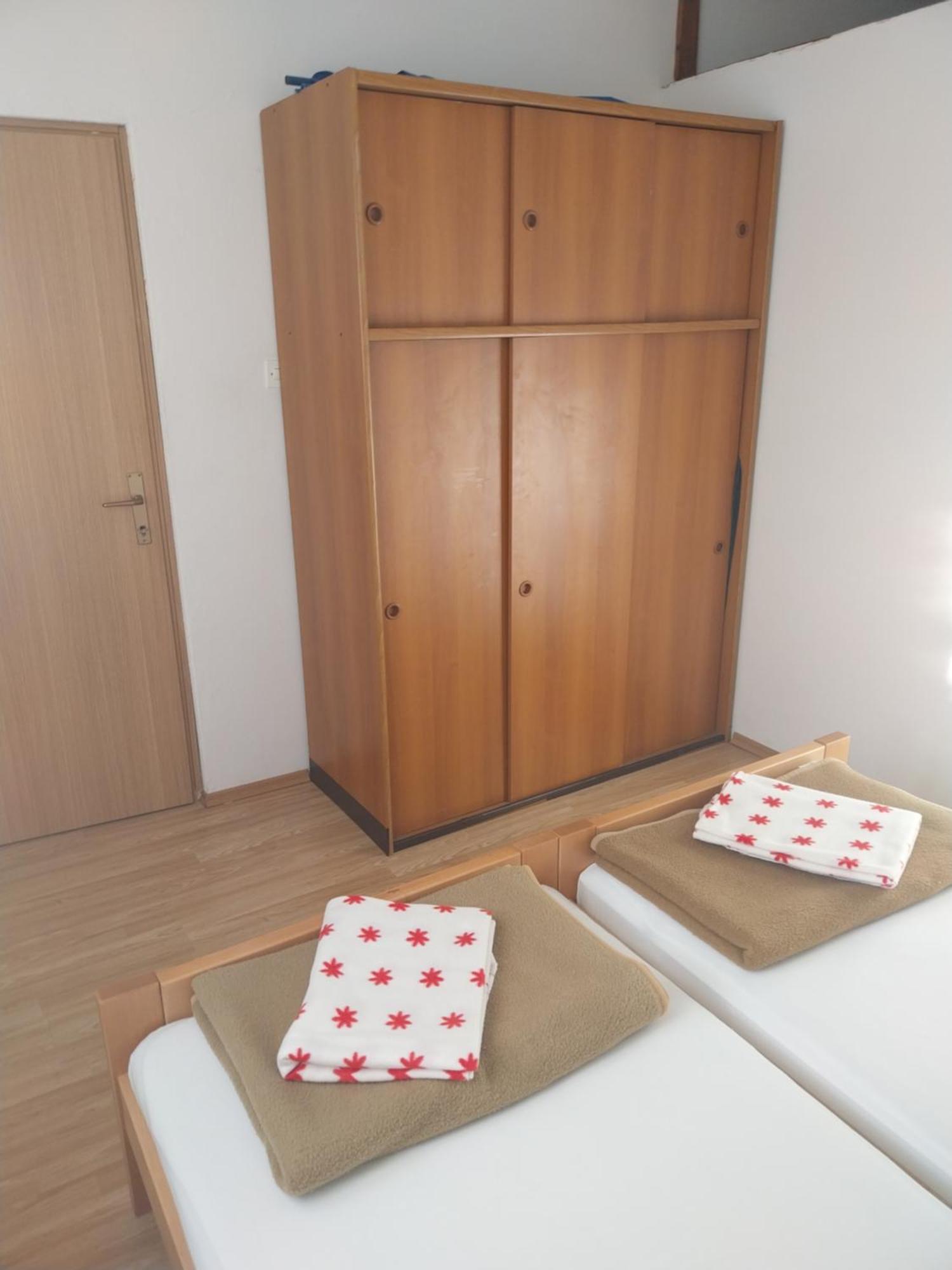 Apartmani Mile Krk Town Extérieur photo